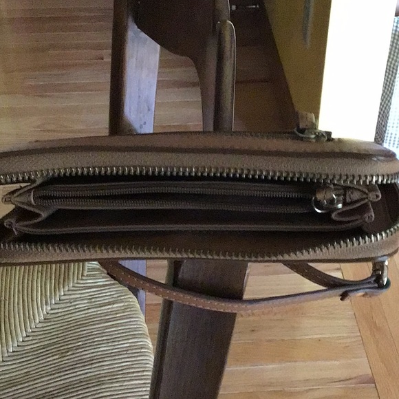 Fossil tan clutch wallet with removable strap - Picture 3 of 4